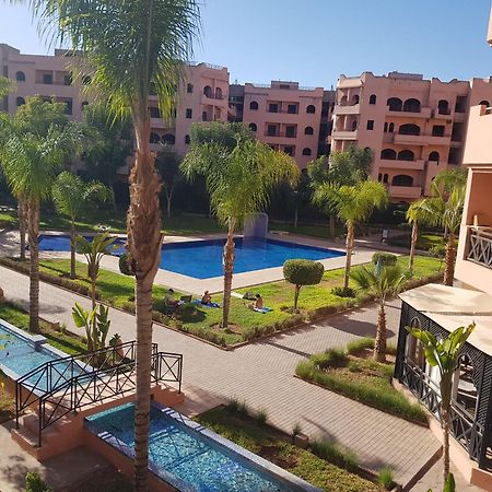 Un Moderne Chic Appartement Vue Sur Piscine Marraquexe Exterior foto